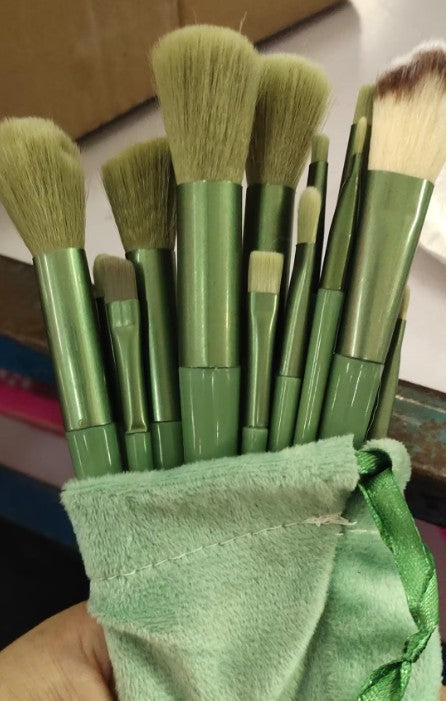 13-Piece Professional Makeup Brushes